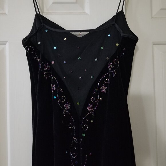 Black velvet, beaded, floor-length dress - Picture 4 of 9